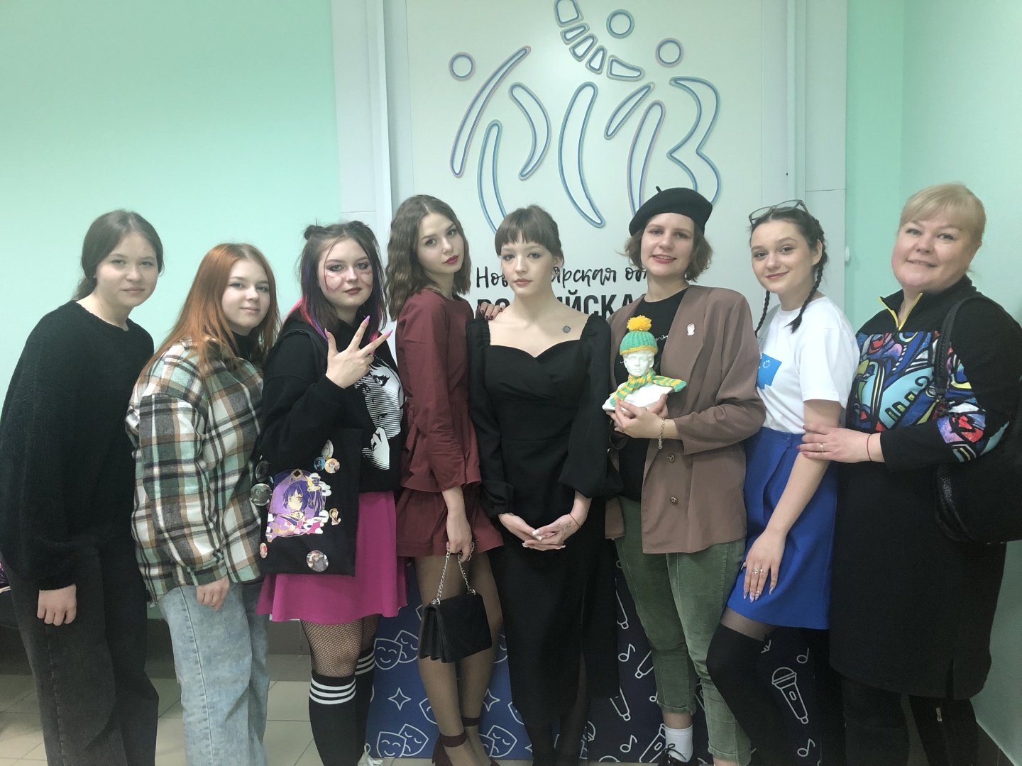 Команда КВН НКПИ Бигуди.jpg Команда КВН НКПИ Бигуди.jpg