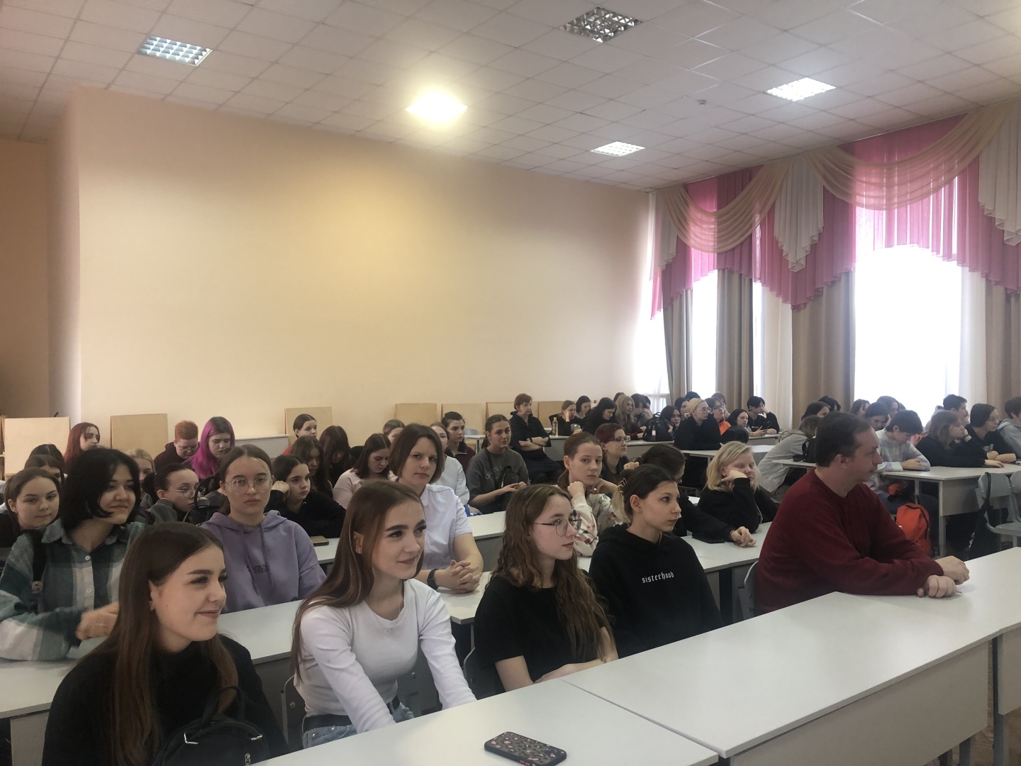 Студенты 1 курса на мероприятии приуроченном дню борьбы с раковыми заболеваниями.jpg Студенты 1 курса на мероприятии приуроченном дню борьбы с раковыми заболеваниями.jpg