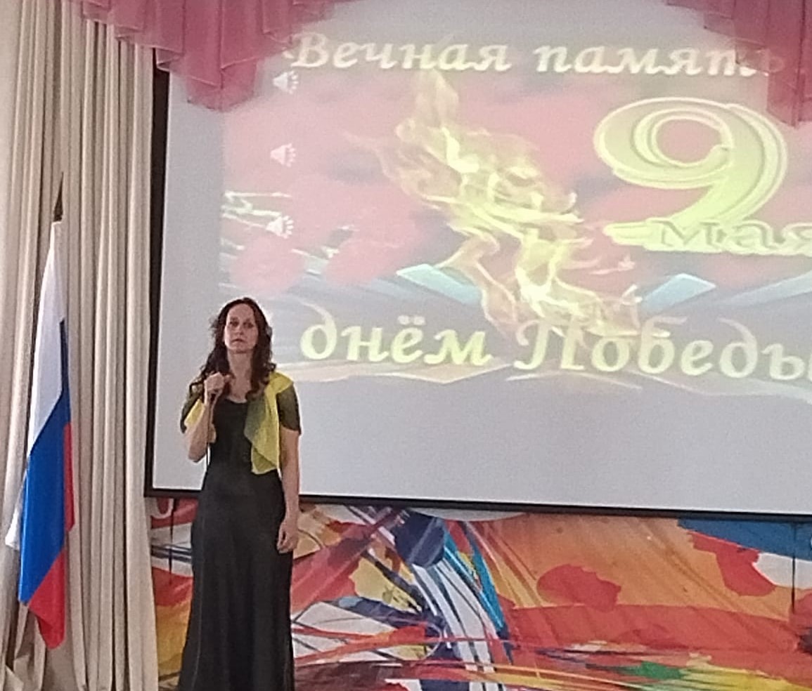 Бурутина Екатерина иссполняет песню Как ты служишь, солдат.jpg Бурутина Екатерина иссполняет песню Как ты служишь, солдат.jpg